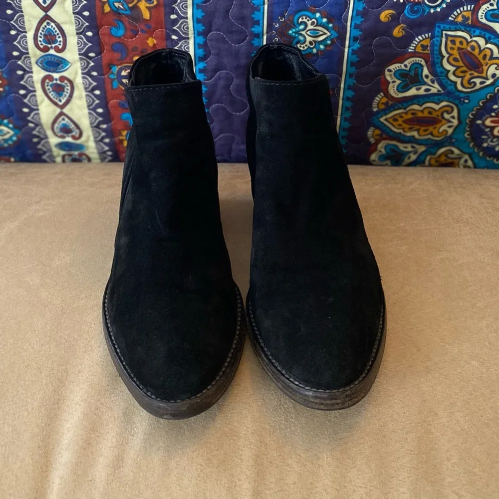 Aquatalia Vero Cuoio Black Italian Suede Ankle Booties